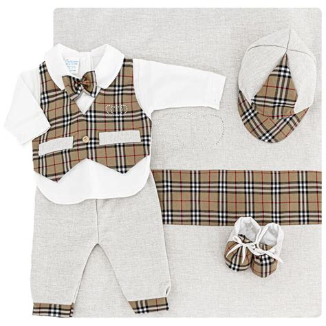 corredo neonato burberry|burberry newborn gift set.